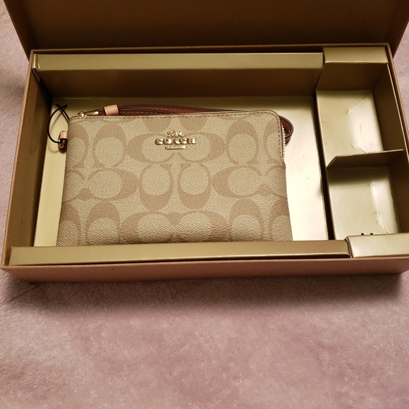 Coach Wrist Bag C8726 - Picture 2 of 7